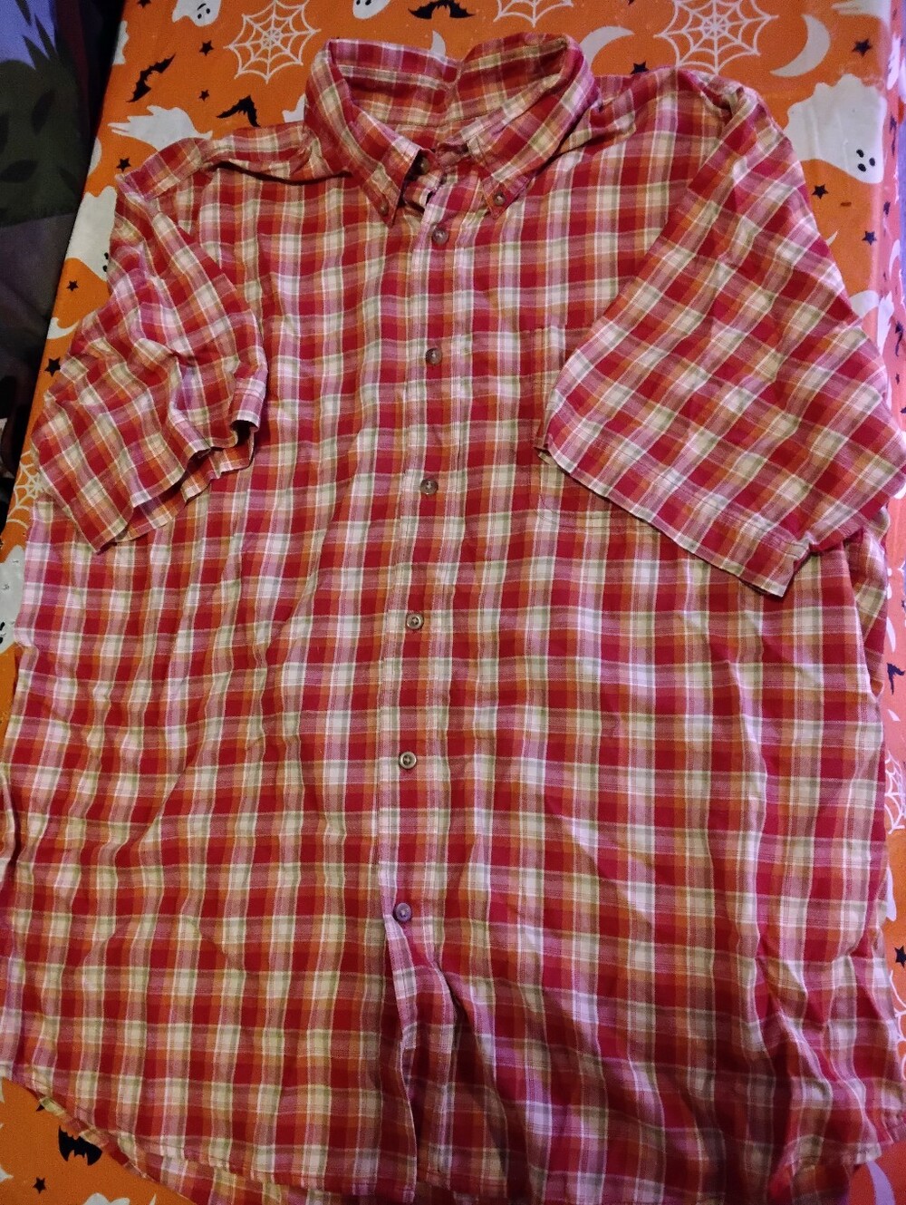 Eddie Bauer Men's size XL 100% cotton Red Plaid Short Sleeve Button Down Shirt
